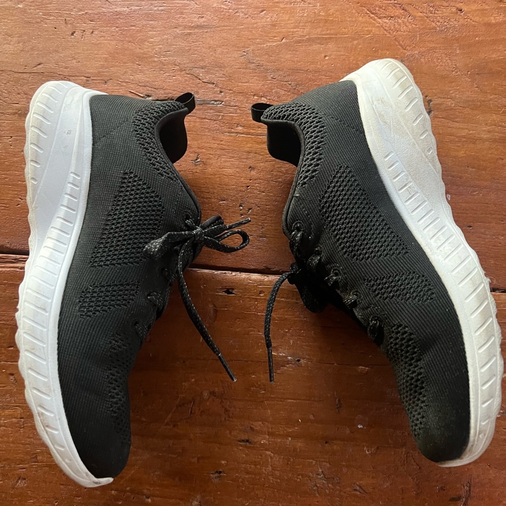 Black Tennis shoes